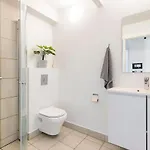 10 Min Walk From Center